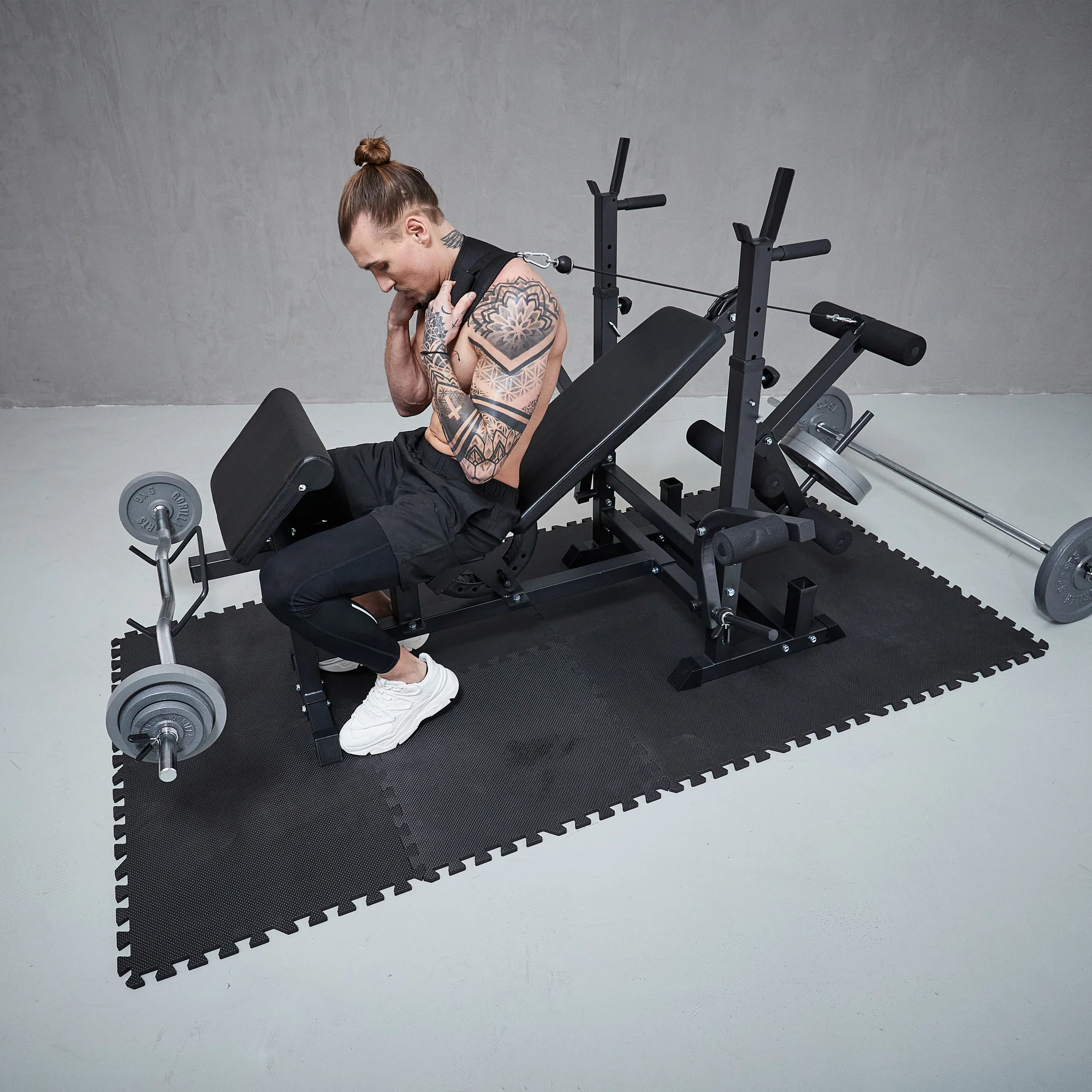 Monitoiminen treeniasema + levytankosarja 108 kg - Image 14